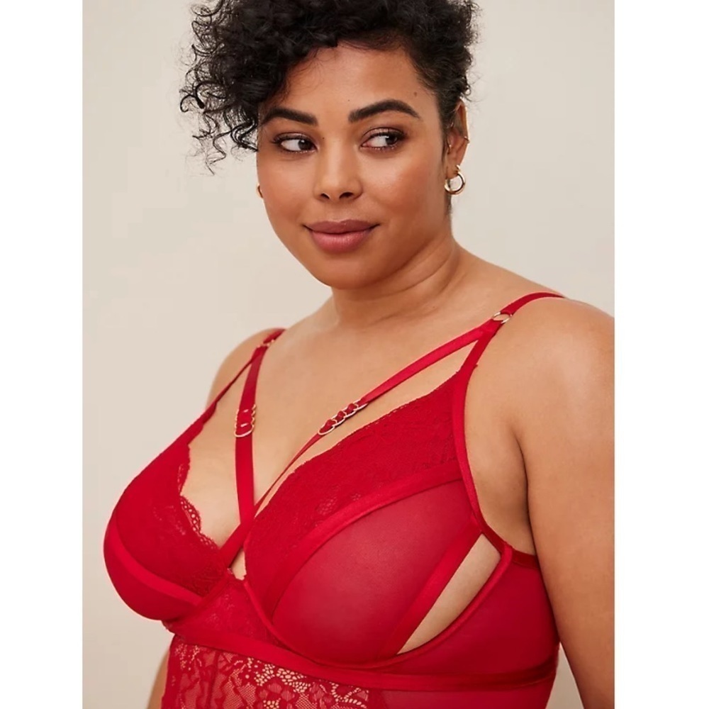 Torrid red SEXY STRAPS AND LACE BODYSUIT - Picture 3 of 11